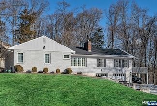32 Brookside Dr, Upper Saddle River, NJ 07458