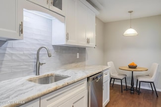 97 Arrowood Rd Unit K, Manalapan, NJ 07726