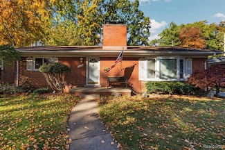 33632 Cindy St, Livonia, MI 48150