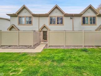 50419 Bay Run S Unit 22, Chesterfield, MI 48047