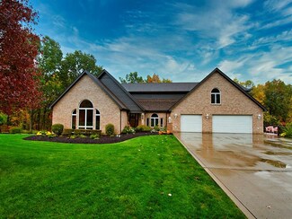 539 Green Parrot Ln, Natrona Heights, PA 15065