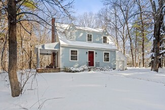 211 Dunstable Rd, Tyngsboro, MA 01879