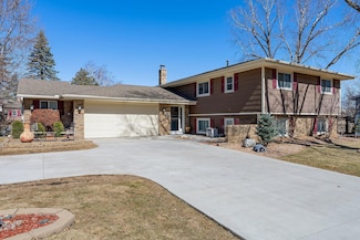 3316 E 126th St, Burnsville, MN 55337