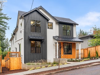 5217 SW Vacuna St, Portland, OR 97219