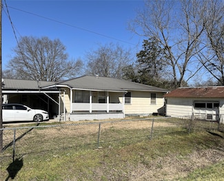 300 Clarksdale St, Deport, TX 75435