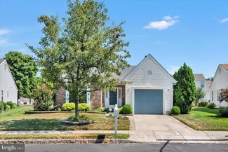 8 Pecan Ct, Mount Laurel, NJ 08054