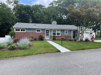 164 Whitewood Dr, Cranston, RI 02920