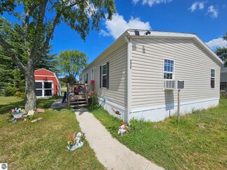 4439 W Buttercup Ln, Traverse City, MI 49685