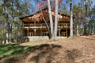 201 Windsor Dr, Hayesville, NC 28904