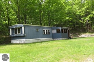 8930 W Old State Rd, Central Lake, MI 49622