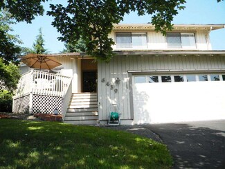 6439 157th Place NE, Redmond, WA 98052