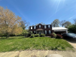 1100 La Roux Ct, Saint Louis, MO 63137