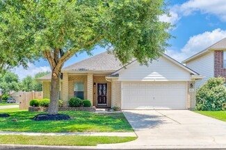 2920 Landing Edge Ln, Dickinson, TX 77539