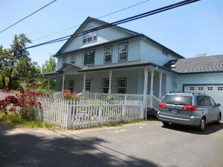 1720 Phillips Ln, Grants Pass, OR 97527