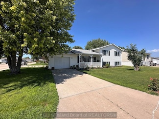 1104 Hall St, Grand Island, NE 68801