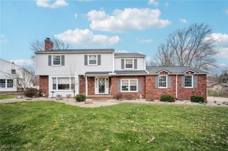 2751 Chaucer Dr NE, Canton, OH 44721