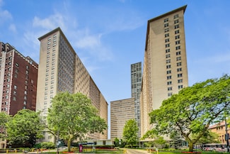 3950 N Lake Shore Dr Unit 1318, Chicago, IL 60613