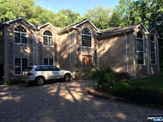 35 Waughaw Rd, Towaco, NJ 07082