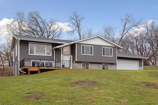 4530 E Greenleaf Dr, Saint Paul, MN 55123