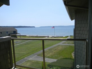 816 Old Beach Rd Unit 203, Freeland, WA 98249