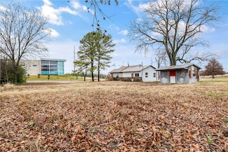 4577 SW Regional Airport Blvd, Bentonville, AR 72712