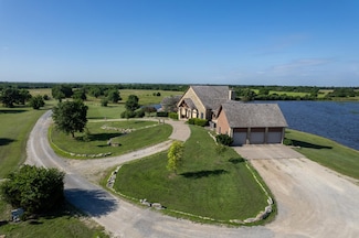 566 SW 200th St, Douglass, KS 67039