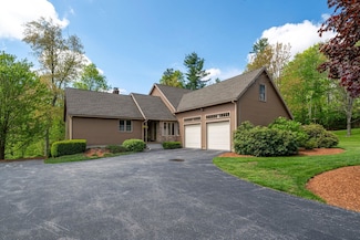 25 Golden Gate Dr, Hooksett, NH 03106