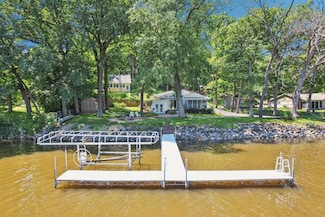 9727 N Blackhawk Dr, Edgerton, WI 53534