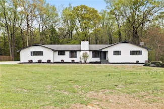 240 Thornton Dr, Fayetteville, GA 30214