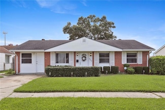 825 Matador Dr, Gretna, LA 70056