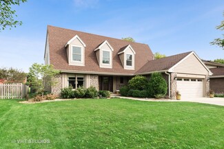 1212 E Vargo Ln, Arlington Heights, IL 60004