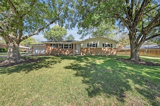 7017 Shady Oaks Dr, Waco, TX 76710