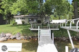 319 Green Acres Ln, Elk Rapids, MI 49629