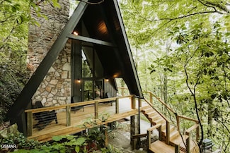 1382 N Baden Dr, Gatlinburg, TN 37738