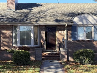 2805 Nottingham Dr, Hutchinson, KS 67502