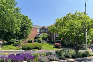 805 Leicester Rd Unit B320, Elk Grove Village, IL 60007