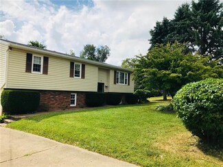 126 Knollwood Dr, Industry, PA 15052
