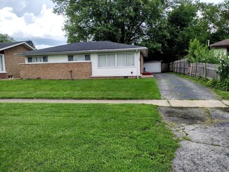 2813 Oxford Dr, Markham, IL 60428