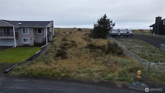 33707 G St, Ocean Park, WA 98640