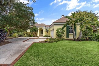 201 Sundial Ct, Vero Beach, FL 32963