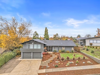 1737 Hybiscus St, Medford, OR 97504