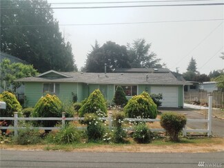 6661 NE Geneva St, Suquamish, WA 98392