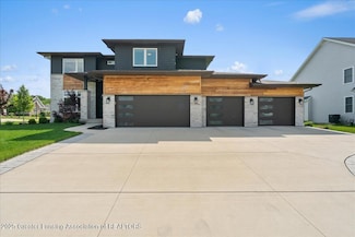 6102 Sleepy Hollow Ln, East Lansing, MI 48823