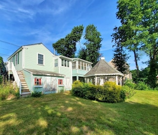 92 Plymouth St, Whitman, MA 02382