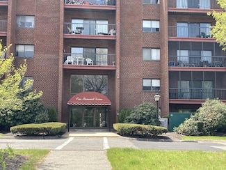 1 Summit Dr Unit 57, Reading, MA 01867