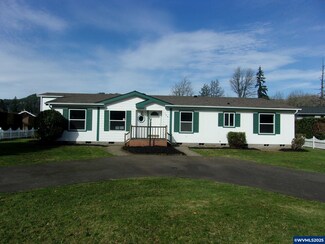 135 SE Grove St, Mill City, OR 97360