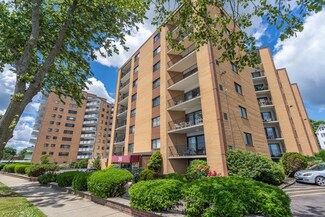 295 Lynn Shore Dr Unit 606, Lynn, MA 01902