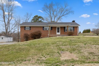 1321 Pinecrest Cir, Lenoir City, TN 37772