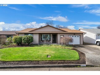 353 S Columbia Dr, Woodburn, OR 97071