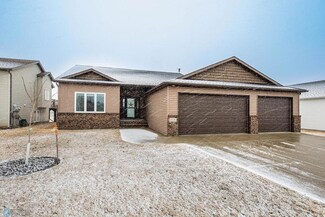 1608 36th St S, Moorhead, MN 56560